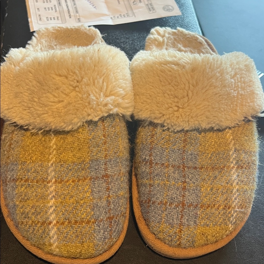 Slippers 💕🌸💕 - Picture 4 of 4